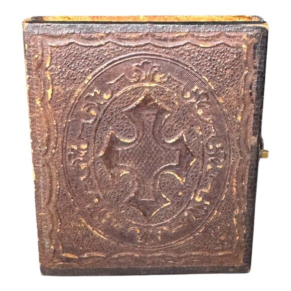 Young Woman Proper GIrl 1850s Antique Daguerreotype Portrait Case Ornate READ - Picture 3 of 7